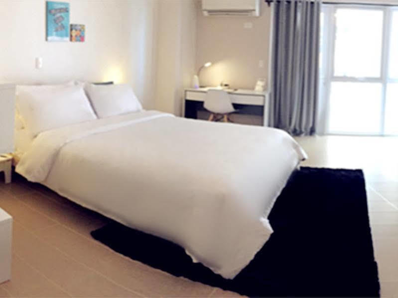 Maxstays - Max Style @ The Venice Residences Taguig Exteriör bild