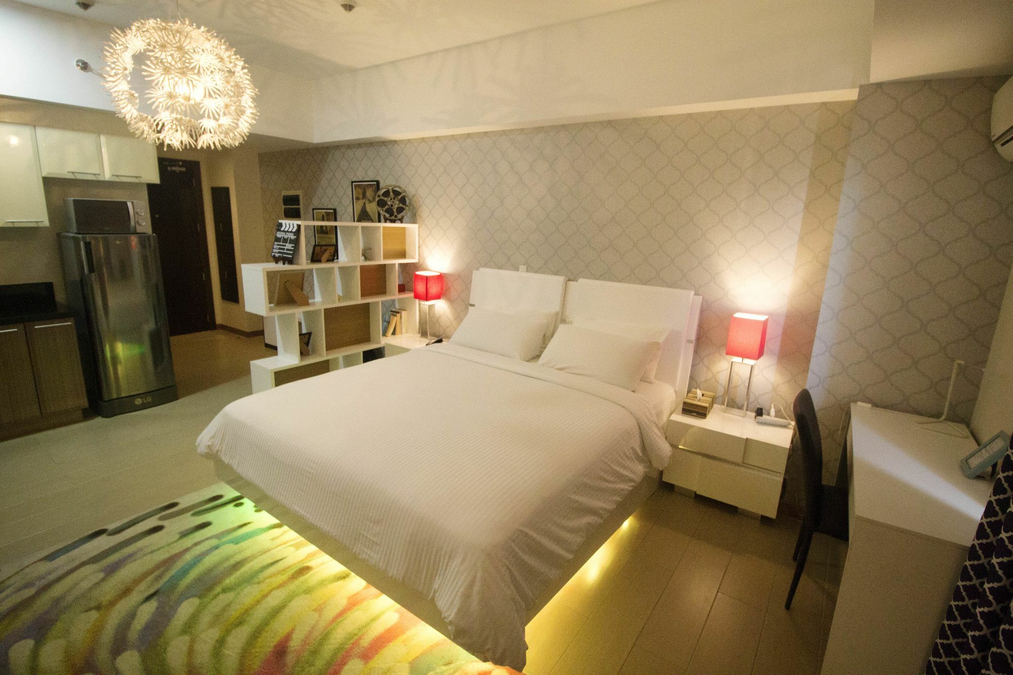 Maxstays - Max Style @ The Venice Residences Taguig Exteriör bild